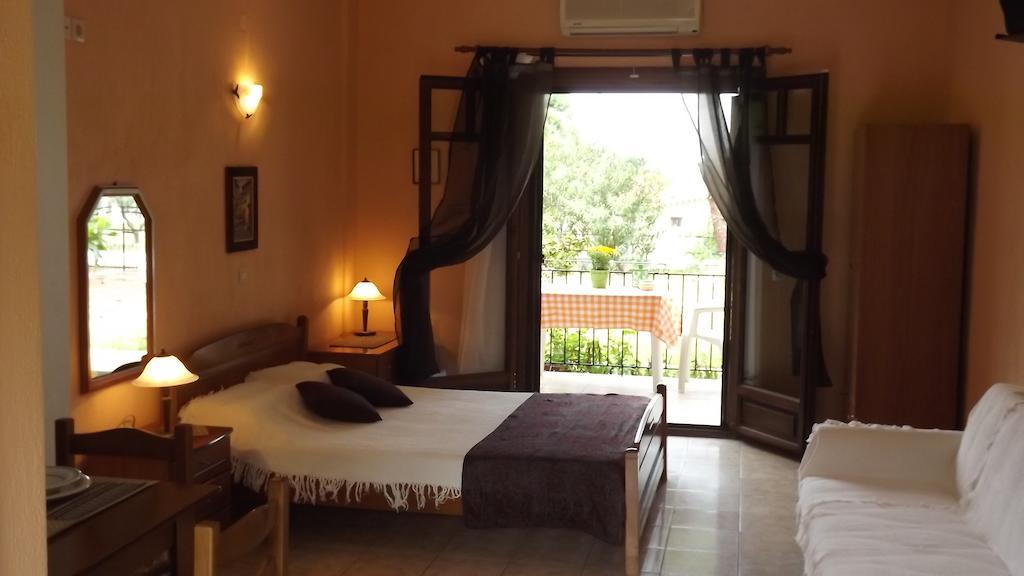Pefka Studios & Apartments Vourvourou Ruang foto