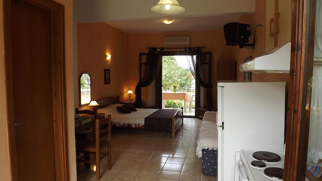 Pefka Studios & Apartments Vourvourou Ruang foto