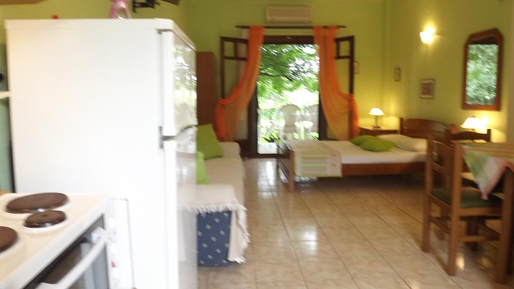 Pefka Studios & Apartments Vourvourou Bagian luar foto